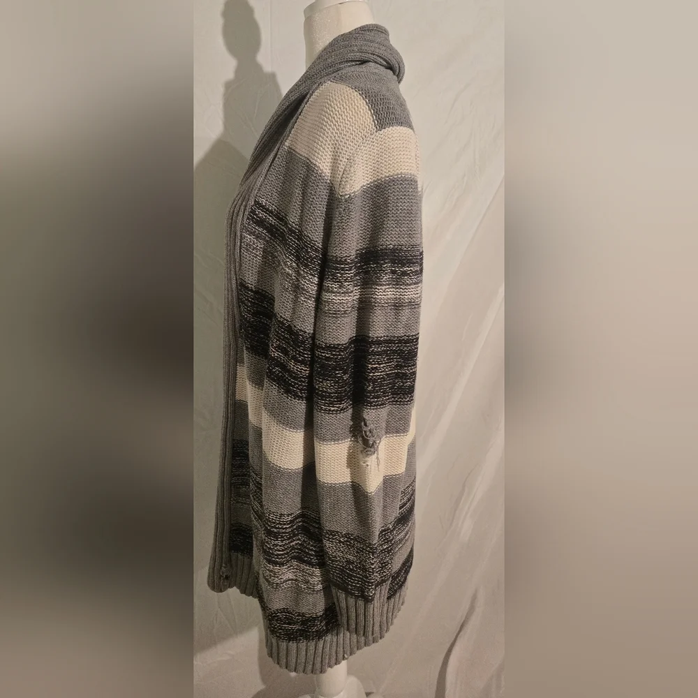 Old Navy Gray Knit Sweater